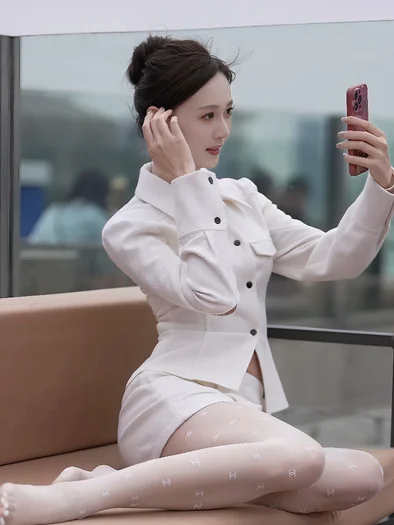 一边亲着一面膜胸口韩剧